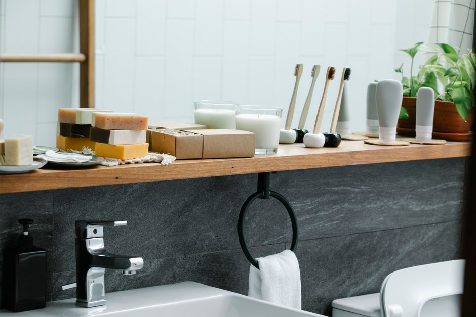 Luxe duurzame badkamer met energiezuinige verlichting Luxe duurzame badkamer met energiezuinige verlichting